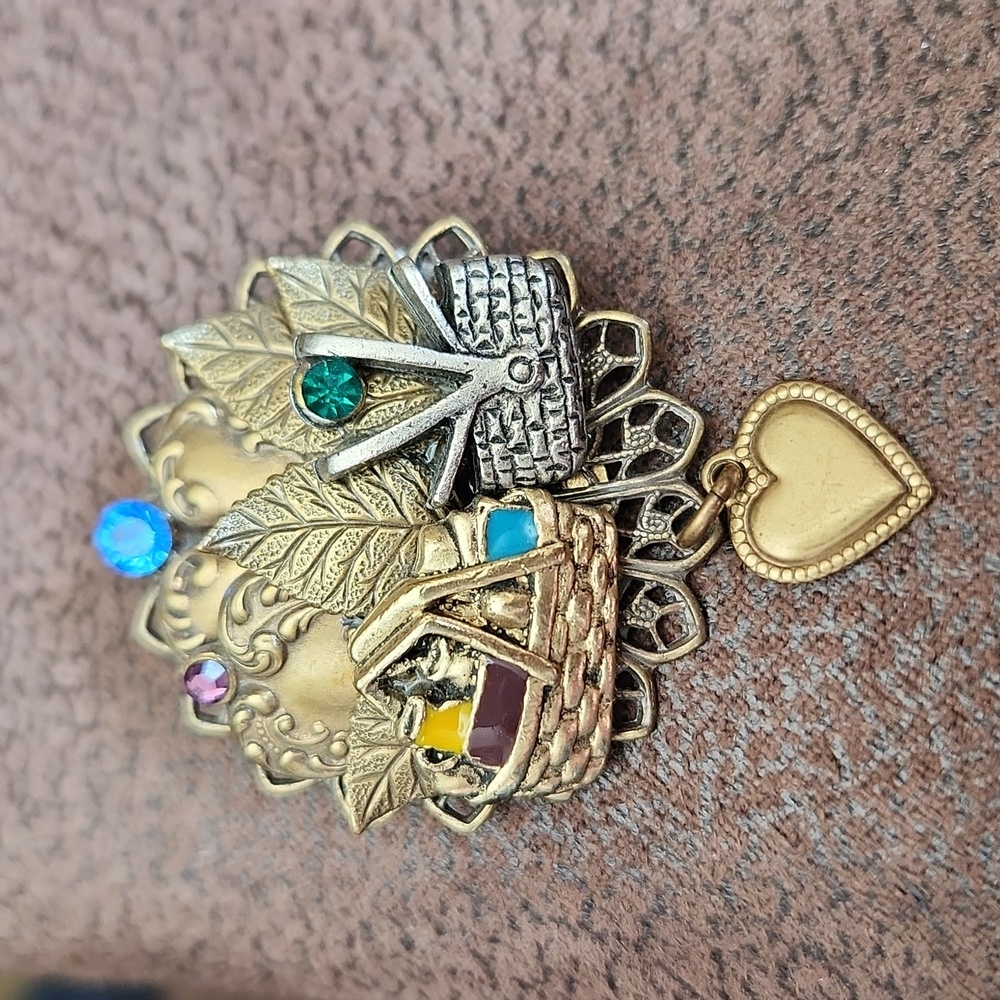 Basket brooch pin